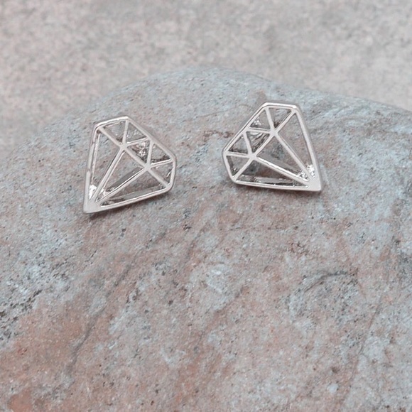 Jewelry - 🌟SALE🌟💟Silver Diamond Shaped Earrings💟