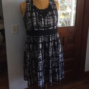 Size 24 Black and White Dress !