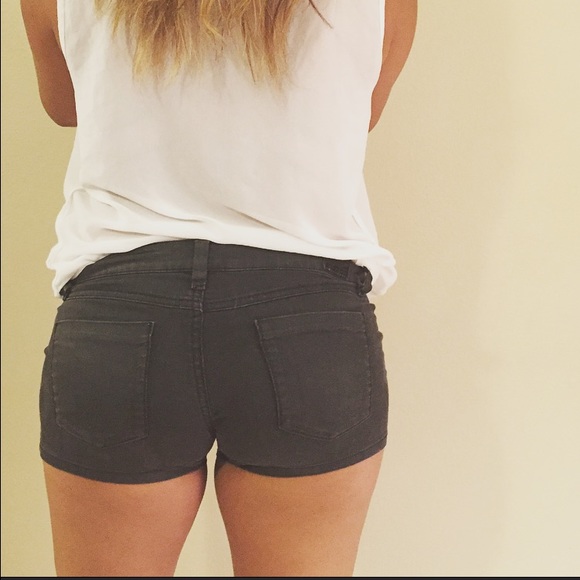 GUESS Shorts - Picture 3 of 3
