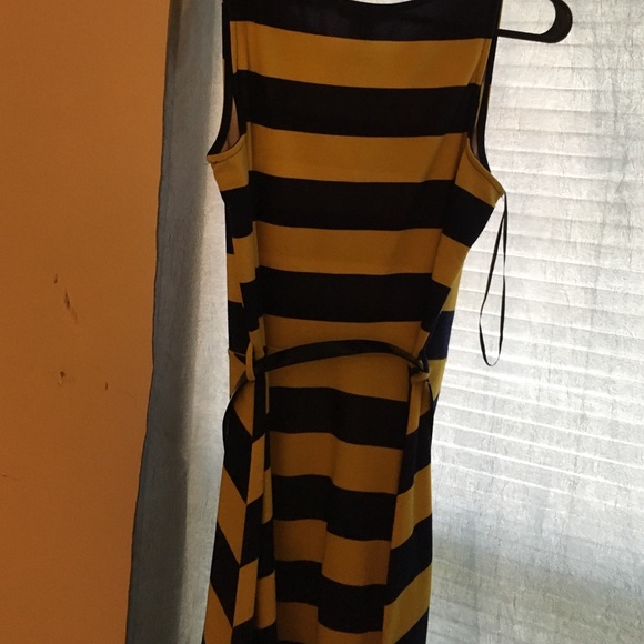 Dress - Picture 2 of 4