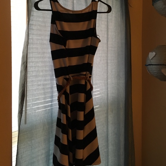 Dress - Picture 4 of 4