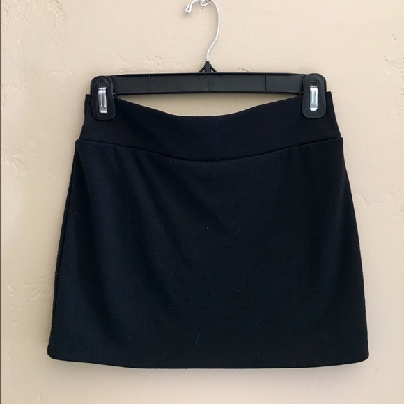 mini black skirt