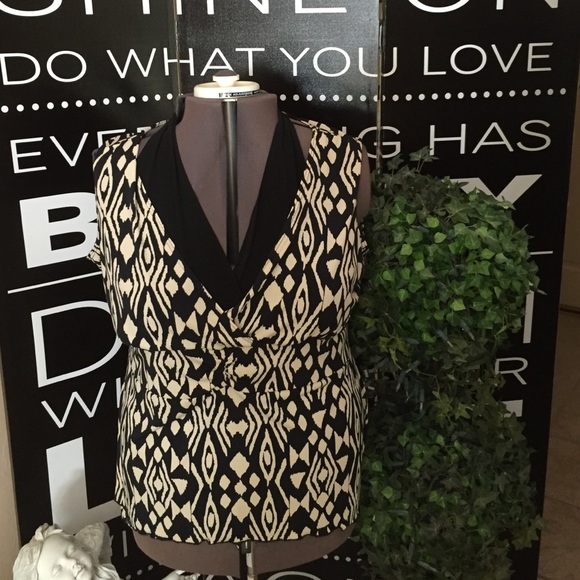 Shark bite hemmed mock halter top size 3X