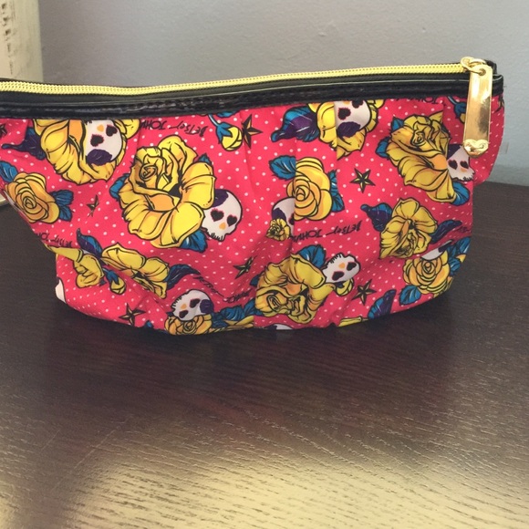 Betsey Johnson cosmetic bag - Picture 2 of 4