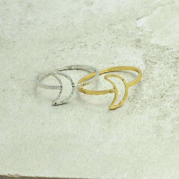 🌟SALE🌟💟Silver Hollow Moon Ring💟 - Picture 3 of 3