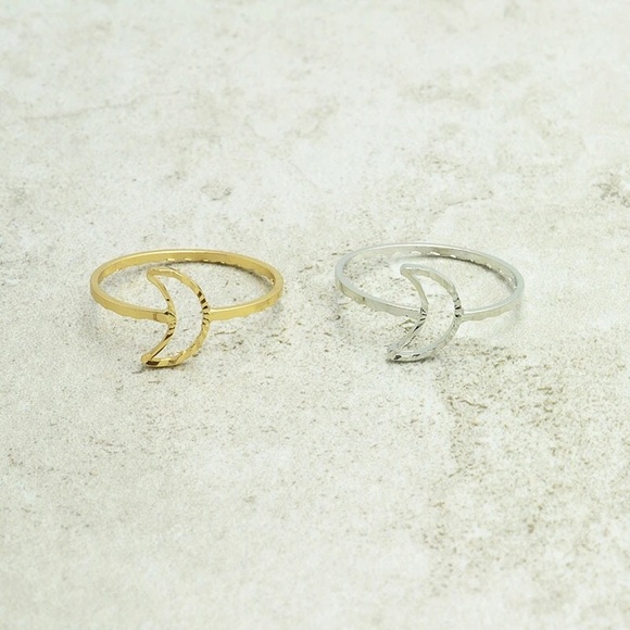 🌟SALE🌟💟Gold Hollow Moon Ring💟 - Picture 3 of 3