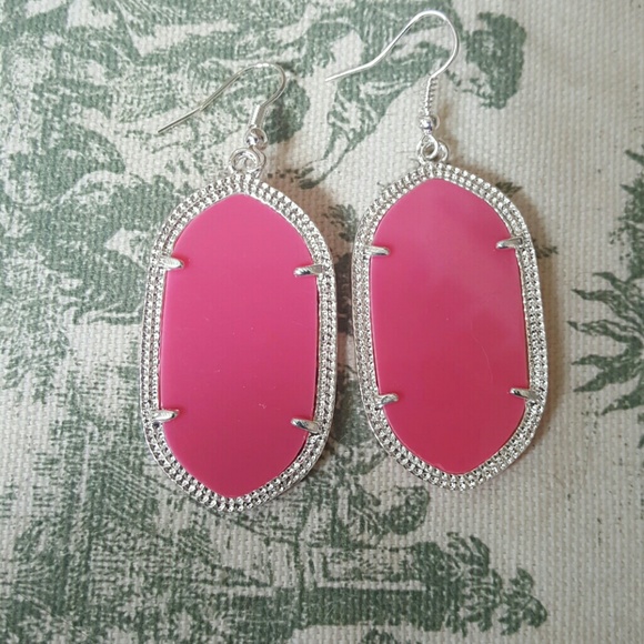 *SOLD* Cute Pink Earrings *new*