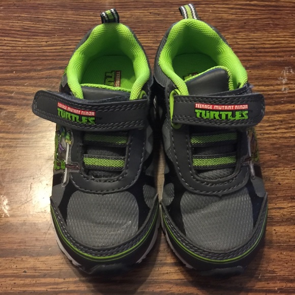Boys Ninja Turtle sneakers that light up