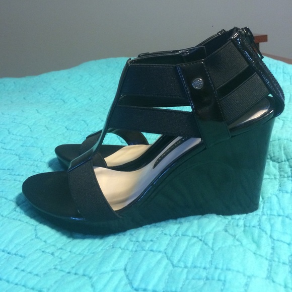 Dana Buchman Black Wedges