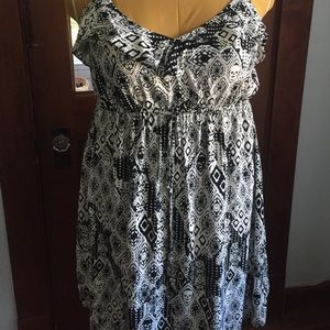 Torrid Sz 2 black and white skull dress