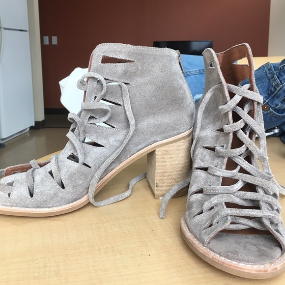🚫SOLD - Jeffrey Campbell Corwin Bootie Taupe 9 - Picture 2 of 3