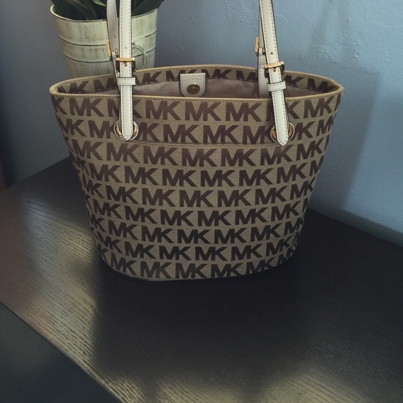 SPECIAL Michael Kors Jet Set MD Tote - Picture 2 of 4