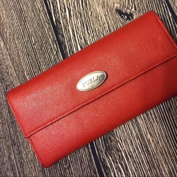 Red wallet