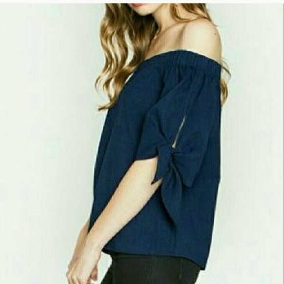 Sugarlips Tops - 🌻 Chic Off Shoulder Navy Top