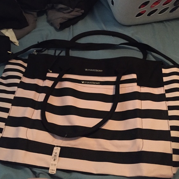 Brand new Victoria's Secret weekender bag! - Picture 1 of 4
