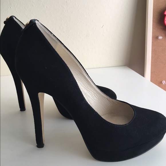 Michael Kors (black suede pump)
