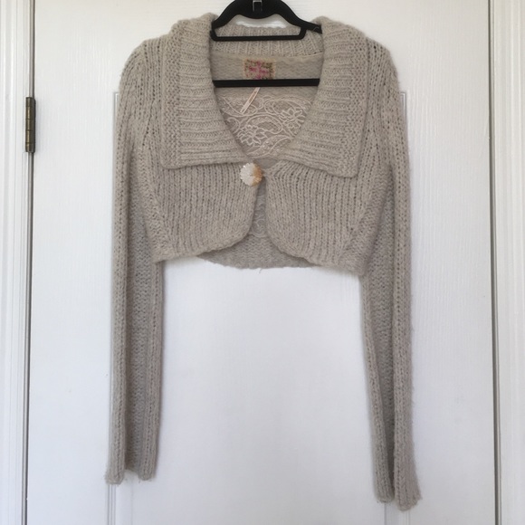 SOLD 🚫🚫 Free People Cropped Sweater 🚫🚫