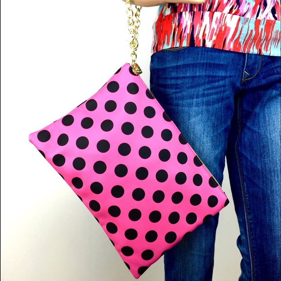 Gorgeous betsey Johnson large pouch and earrings! - Picture 2 of 4
