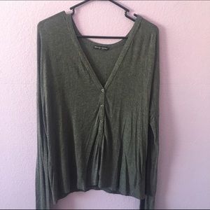 Grey long sleeved top