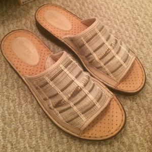 Born Bikini Cream Sandals (Size 8M)