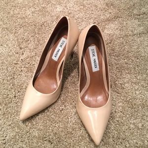 Brand new Steve Madden nude pumps.