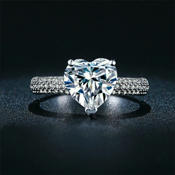 NEW GORGEOUS HEART SHAPE RING - Picture 2 of 5