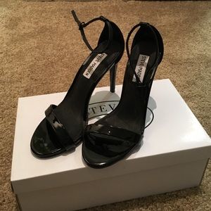 Brand new Steve Madden pumps.