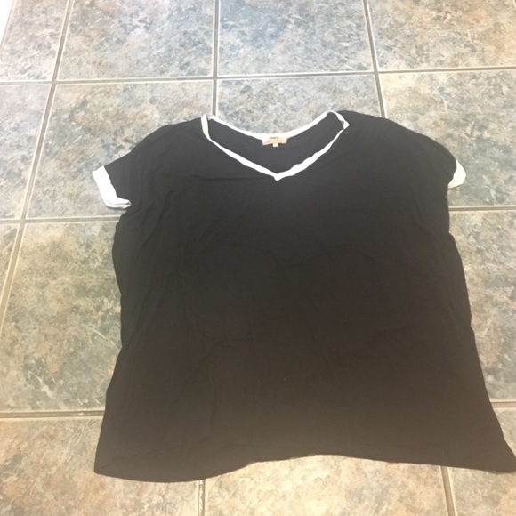 Black and White Piko top - Picture 1 of 2
