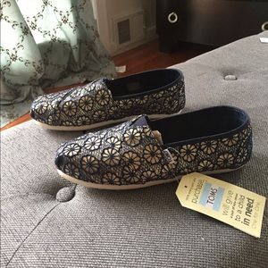 TOMs slip on shoes