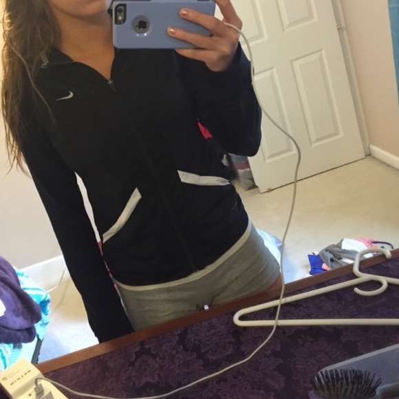 black nike zip up jacket