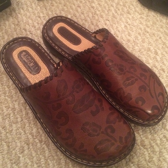 Born Apache Chesnut Print Sandals (Size 8M)