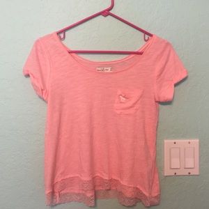 Abercrombie flowey tee🌸