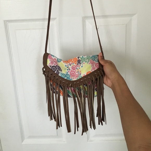 Fringe cross over purse - Picture 1 of 2