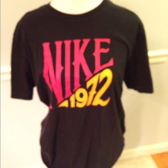 Mens Nike T shirt Med
