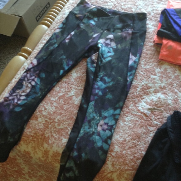 CALIA by Carrie Underwood  workout pant!