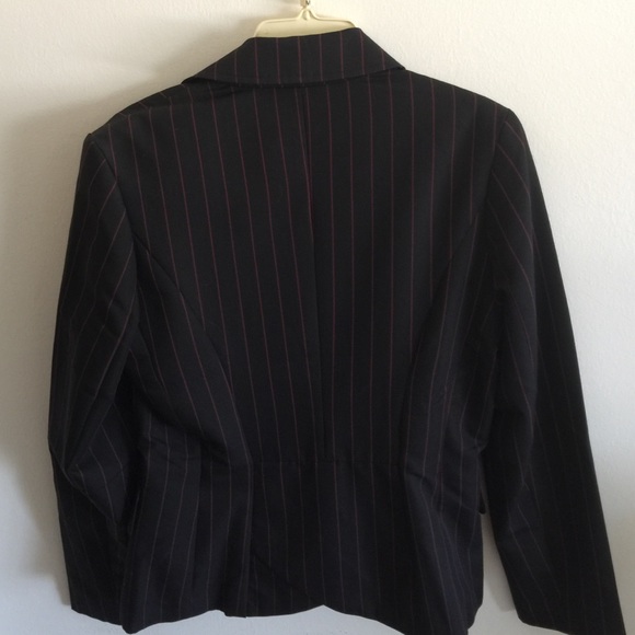 Woman's 10 tall black with red pinstripes blazer - Picture 4 of 4