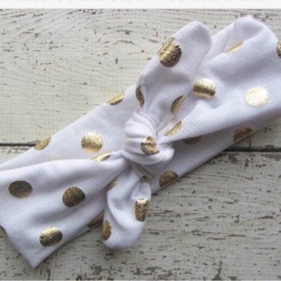 One Gold Sequin Set - Picture 3 of 3