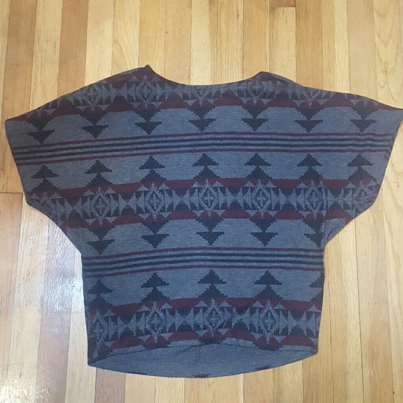 Aztec Print Top - Picture 2 of 2