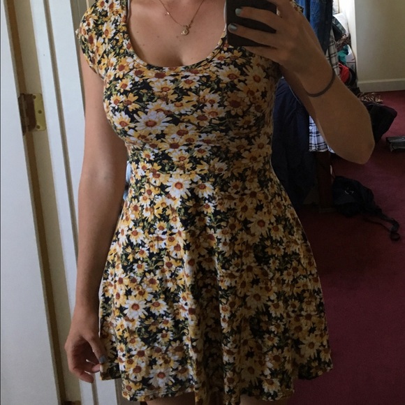 Daisy Dress with Lower Back Cutout - Picture 1 of 2