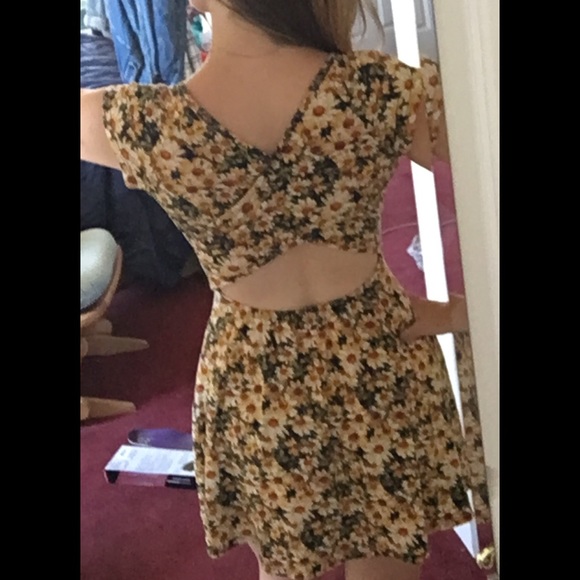 Daisy Dress with Lower Back Cutout - Picture 2 of 2