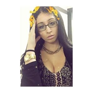 Meet your Posher, Ava