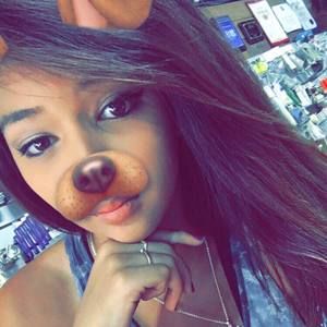 Meet your Posher, Kayla