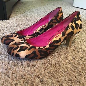 Kensie girl animal print heels