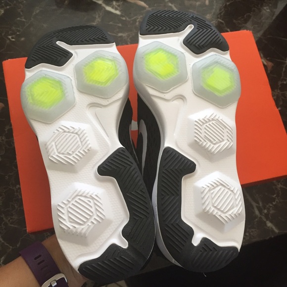 NIKE women's black zoom trainers Sz 7.5 new - Picture 3 of 4