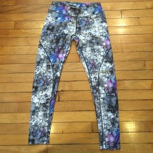 Super Cute Graphic Leggings / Workout Tights!