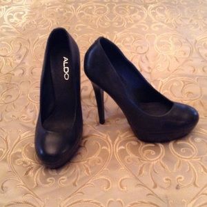 Aldo Black leather pumps