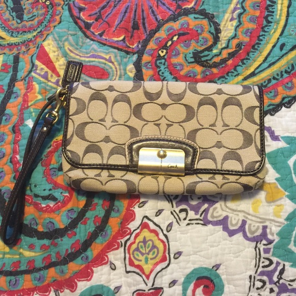 Coach clutch REDUCED - Picture 1 of 4