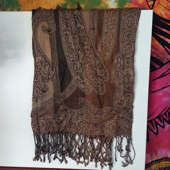 NEVER WORN paisley brown loose end scarf