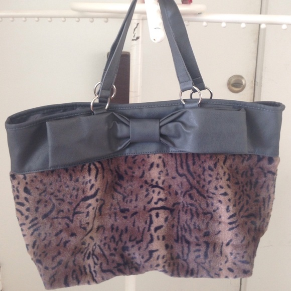 Fun leopard tote!