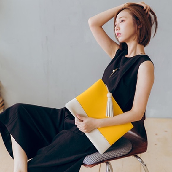 Super cute yellow clutch